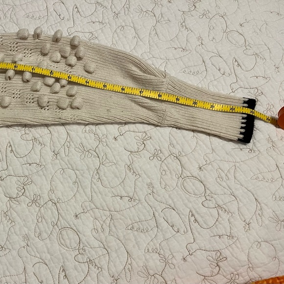 BCBG Maxzariga Fun cozy cropped sweater Cream with black trim - Picture 12 of 13